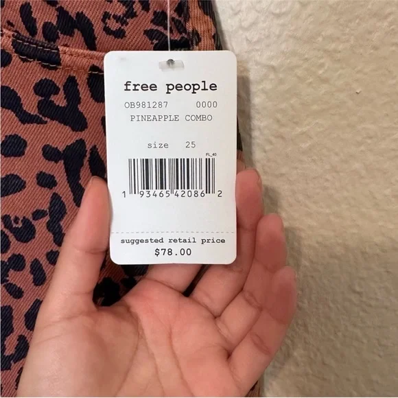 Free People We The Free Zip It Up Leopard Mini Skirt
Pineapple Combo NWT. - Picture 10 of 11